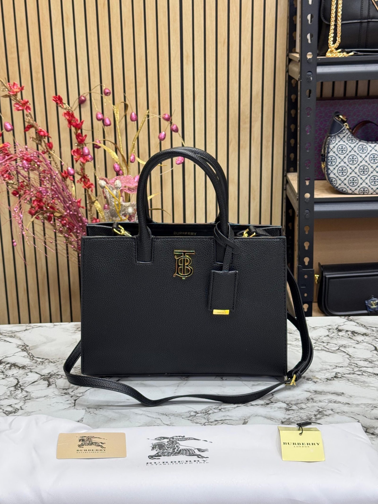 BURBERRY FRANSIS PREMIUM TOTE BAG WITH DUST BAG ✔️🤩