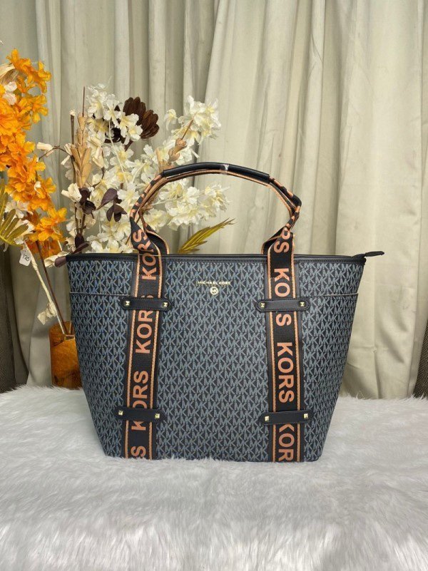 Michael Kors Maeve Monogram-Print Tote Bag With Dust Bag (Black_22314)(LB)