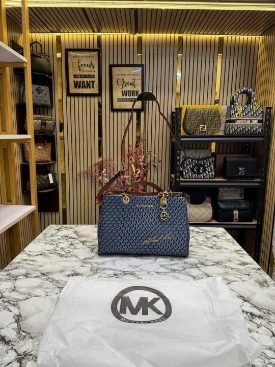 MICHAE L KORS CYNTHIA HANDBAG WITH OG DUST BAG PREMIUM QUALITY BLUE