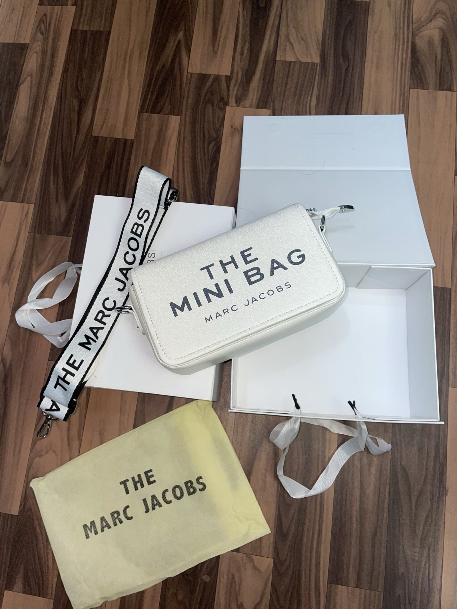 Marc jacobs The mini bag With dust bag and folding box 308(BR)