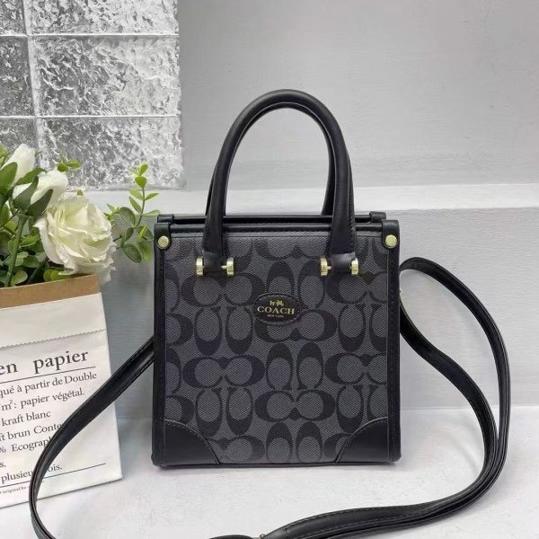 COACH hand bag with extra belt and folding box 205(BR)