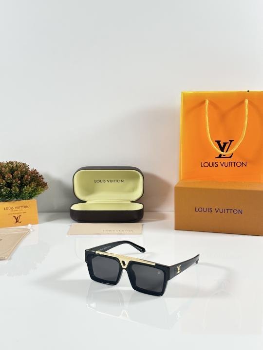 Louis_Vuitton_Gold_Black