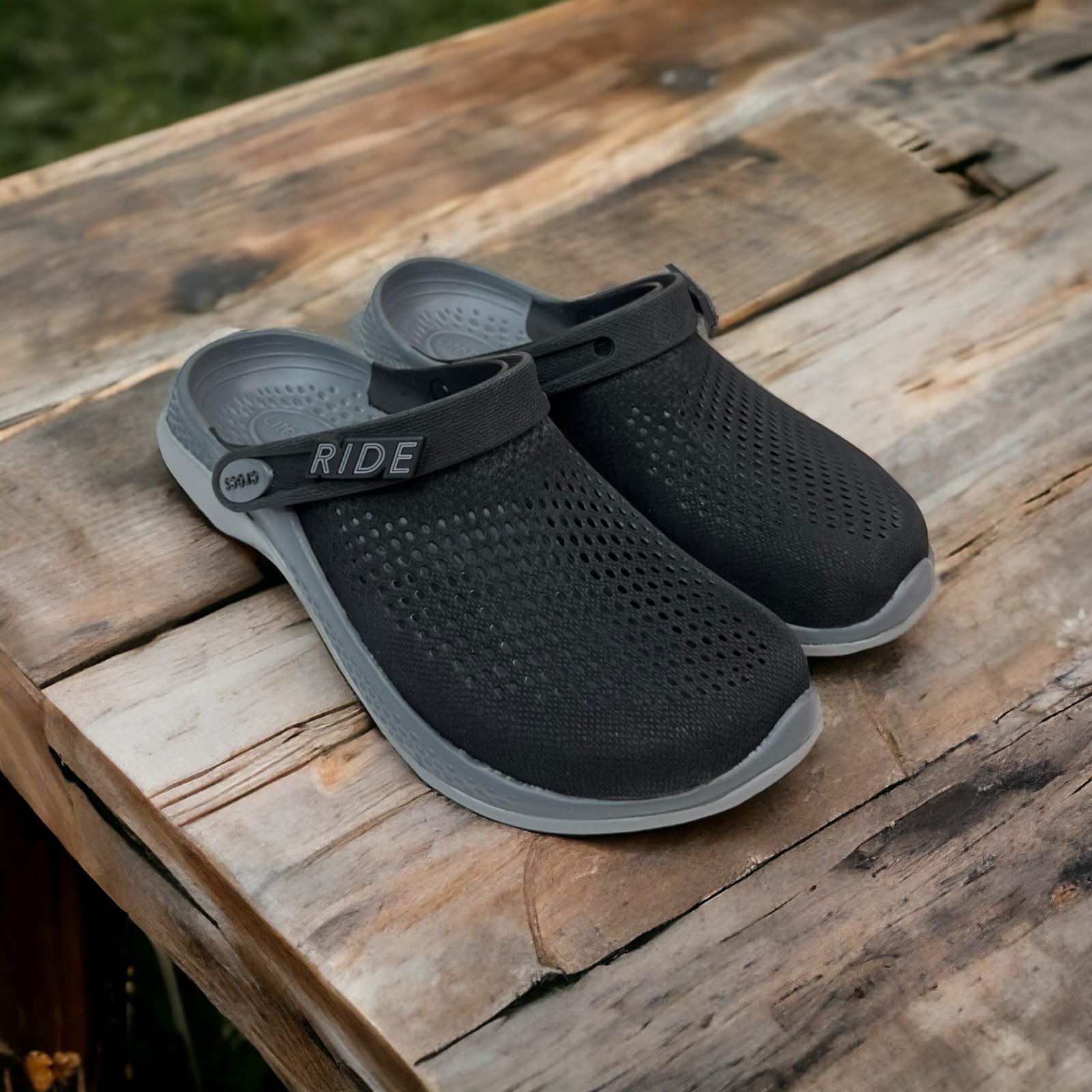 CROCS LITERIDE 360 CLOGS ( BLACK & GRAY )