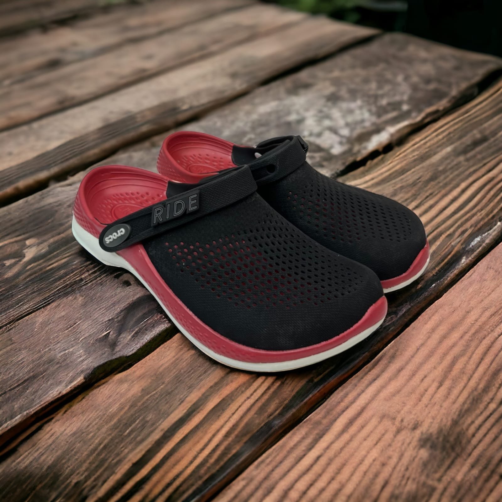 CROCS LITERIDE 360 CLOGS ( BLACK & RED )