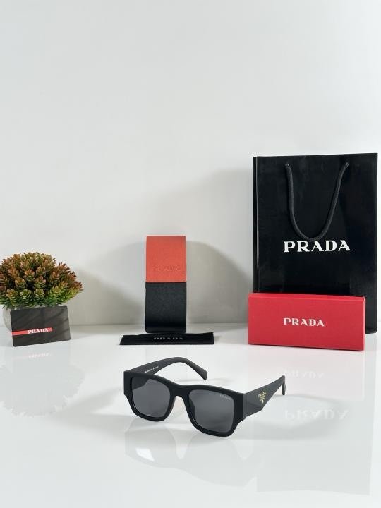 Prada 10 
Mate Black
